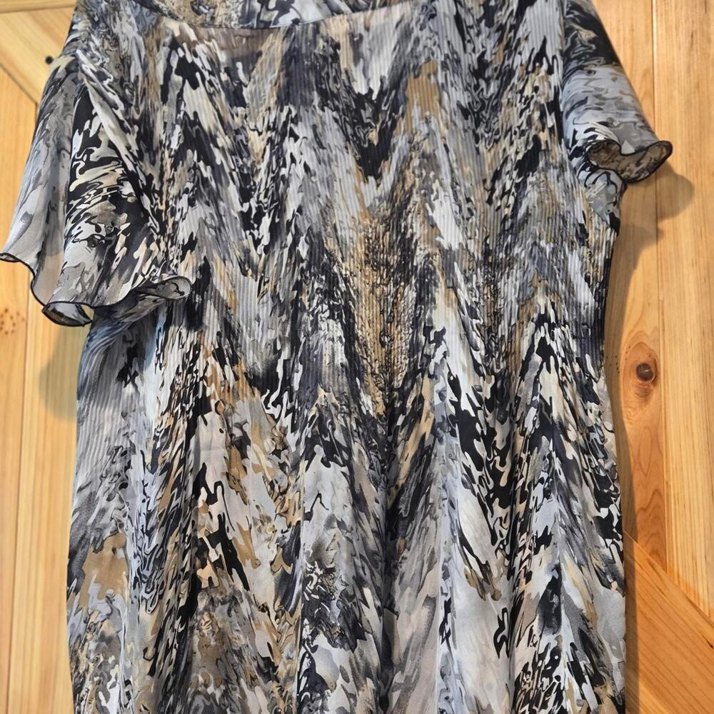 Flowy womens sere nade new